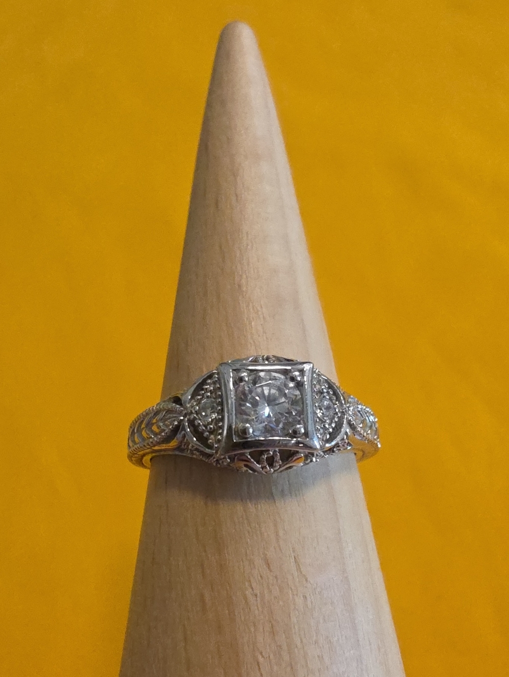 Art Deco Style 925 Filigree Ring w/ Round Brilliant-Cut CZ Stone - Very Pretty!
